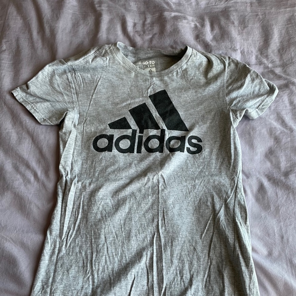 Grey tee